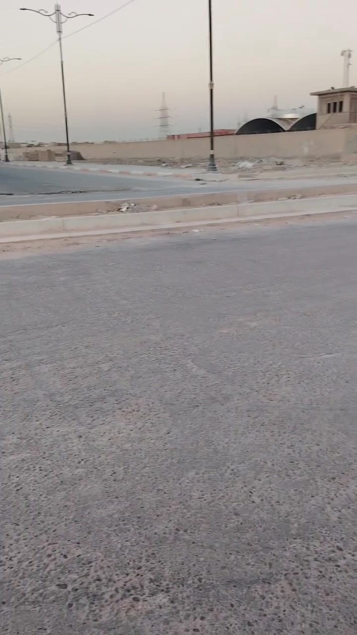قطعة مميزة للسكن في منطقة الحشد مساحة ٢٠٠ متر مقابيل شارع إضافة إلى ساحة وبالقرب من شارع الصداقة وكذالك شارع السيد منطقة مخدومة بالكامل للاستفسار أكثر الاتصال على الرقم ***********
