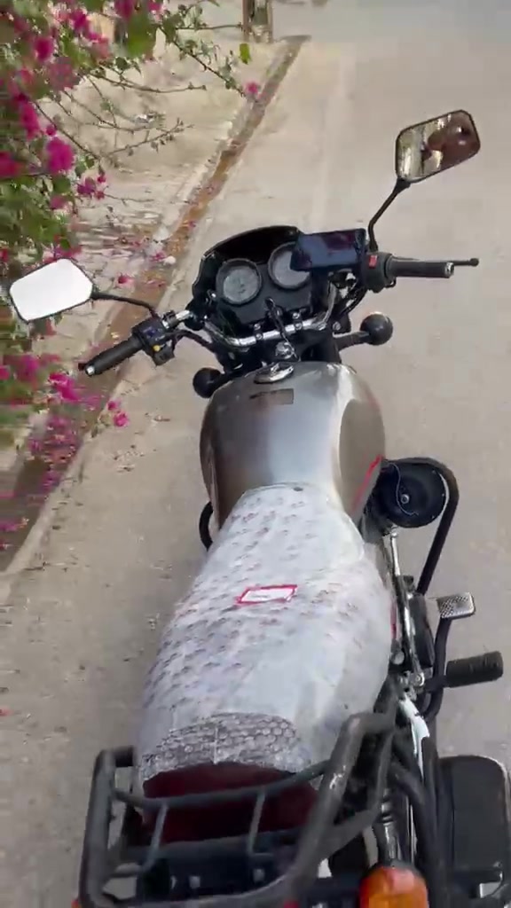 سلام عليكم دايون ٢٠٢٥ كامله مكمله مكفوله من كلشي شاصي ومحرك بل جيس ماشيه 15 ألف ما بيه كل نقص ربع ما تصرف عليه دراجه حديده بمعنا الكلمه بيه هورنات بوش ماخذهن ب٧٠ مكاني نجف رقمي *********** بي 
واتساب السعر (1350) مليون و٣٥٠  وبيه مجال للطيبين
اوراق سكنر كامله
