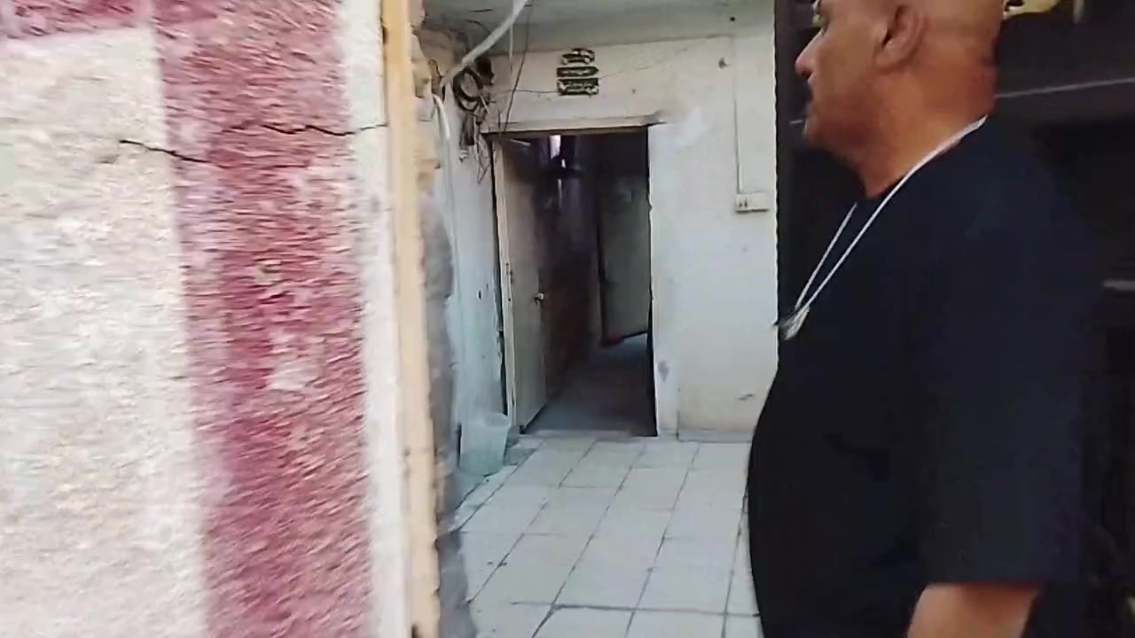 السلام عليكم بيت مساحه ١٦٠
الشعله قطاع الثالث شارع حلاقه اليوم 
تفاصيل البيت موضحه بالفيديو 
الاستفسار الاتصال على الرقم 
***********
السعر ١٤٠ وبي مجال
