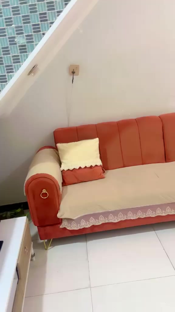 بيت خلفي ميت متر حي الفداء مقاطعه 24 يشمل صاله وغرفه ومطبخ وستقبال وصاله فوك ***********
