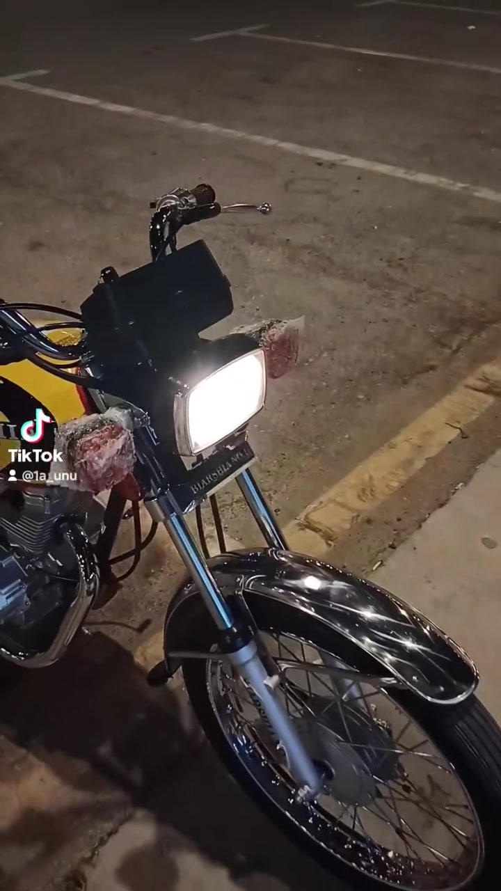 السلام عليكم دراجه اربعه قير للبيع موديل 26 طالعه بال 27 لون الاصفر السعر 750 والشراي يتدللعنواني كربلاء قرب مجمع سيد اسماعيل***********

نص مكتوب في الصور:
- شفت نفسك عليه تريد أفكر بيك
- رقم بنعال رجلي ولك ما خليك