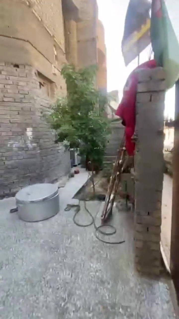 السلام عليكم..
للبيع بيت طابقين نظيف وبناء مرتب، بموقع قريـب وممتاز:
📍 العنوان: جسر ديالى القديم - صاير ورا الجنسية.
📐 المساحة: 200 متر.
📑 السند: طابو صرف سند 25.
📋 تفاصيل تقسيم البيت:
الطابق الأول:
غرفة نوم.
استقبال وصالة (كبار ومساحاتهم حلوة).
مطبخ.
مجموعتين صحيات (ثنين).
الطابق الثاني:
3 غرف نوم واسعة.
صالة.
مجموعتين صحيات (ثنين).
📞 للاستفسار والتفاصيل:
للشراي الجاد والي يحب يستفسر عن باقي التفاصيل، يرجى التواصل والاتصال مباشرة على الرقم:
📱 ***********
