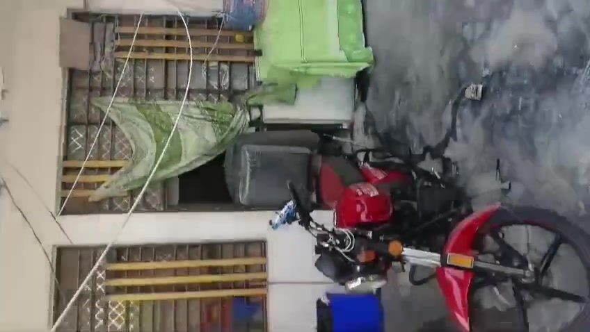 يالله بيت مساحته220 طابقين صب بناء حديث ركن 4غرف غرفتين سويت  صاله استقبال مطبخ حار مطبخ وبارد 4حمامات مكشوفه عدد 2 بيت
بيع فقط*********** شارع المطار بنص الشفلات
مقابيل مجمع فارس العبدلي
يالله بيت مساحته220 طابقين صب بناء حديث ركن 4غرف غرفتين سويت  صاله استقبال مطبخ حار مطبخ وبارد 4حمامات مكشوفه عدد 2 بيت
