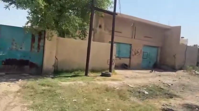 معمل في ابو غريب حي الرساله مساحه 1000 متر واجهة 25 نزال 40 يحتوي على قاعه بناء  300 متر سقف مسلح وارضية مسلح وغرفتين ومطبخ وحمام
للاستفسار
 ***********
