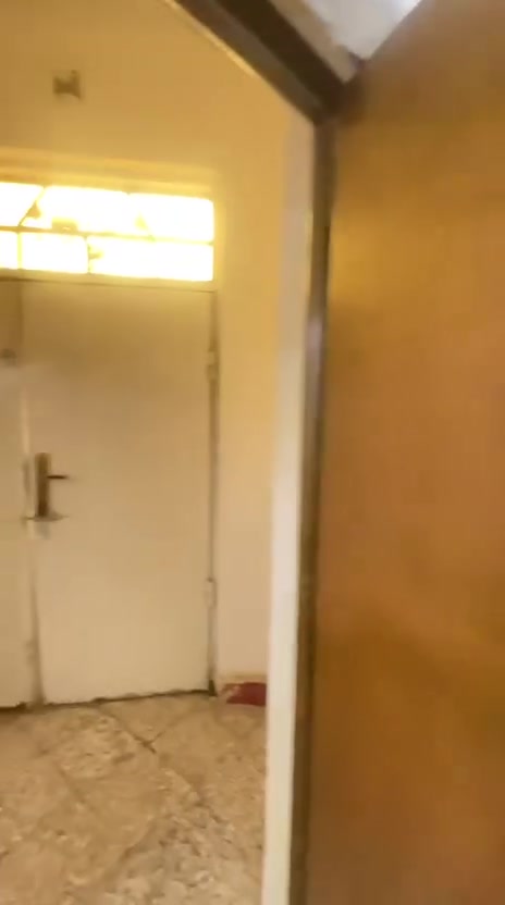 بيت بحي الشرطة للبيع
مساحة ٢٠٠م طابو 
طابق واحد 
يحتوي على غرفتين ومطبخ وصالة وديوانية بناء عكادة  السعر110وبيه مجال  للتواصل *********** او  ادخل خاص
