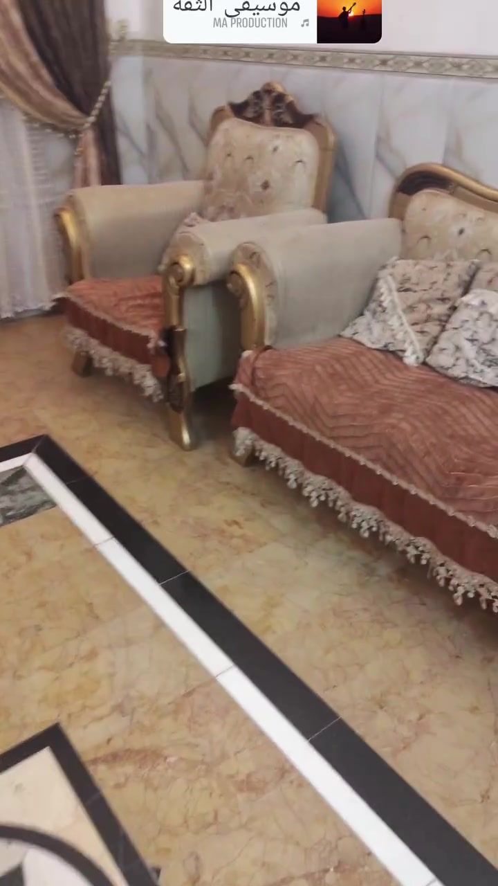 السلام عليكم تخم قنفات عشر مقاعد مكاني بغداد  السعر 600 وبيهن مجال واي استفسار اتصال على ***********
