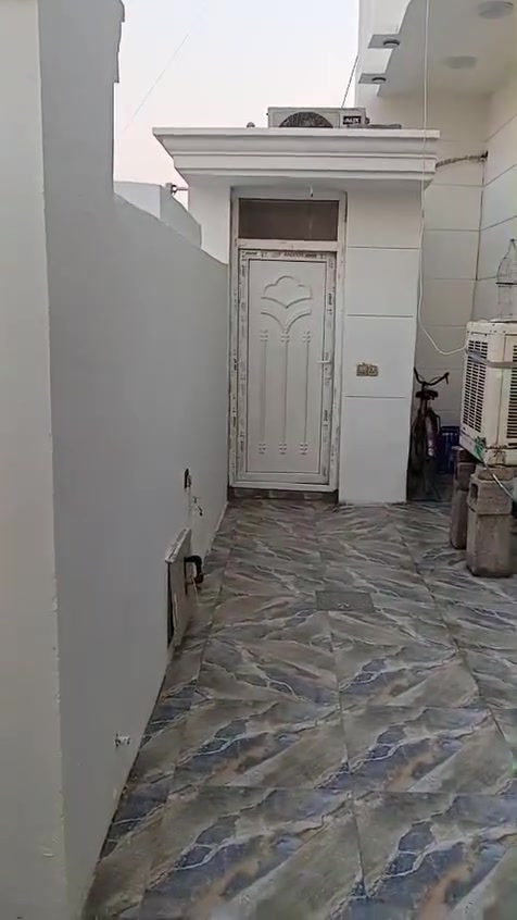 سلام عليكم بيت للبيع مساحه الارض 225 رقم العقار 22681 ب7كيلو سعر 115وقابل للتفاوض تصال على الرقم *********** التفاصيل مذكوره بالفيديو
