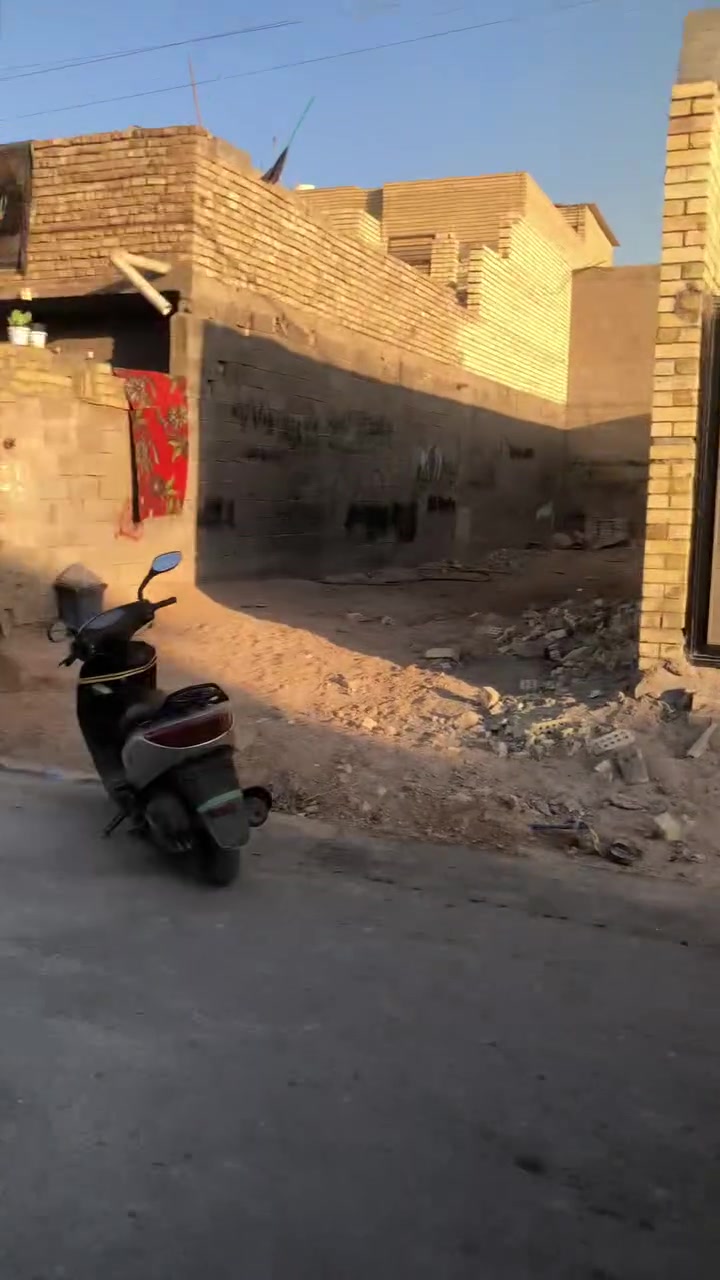 السلام عليكم هيكل للبيع خضراء الدسيم ثاني فرع عن الشارع العام خدمات كامله تبليط بناء درجه اولى مساحة البيت 90 متر ***********
