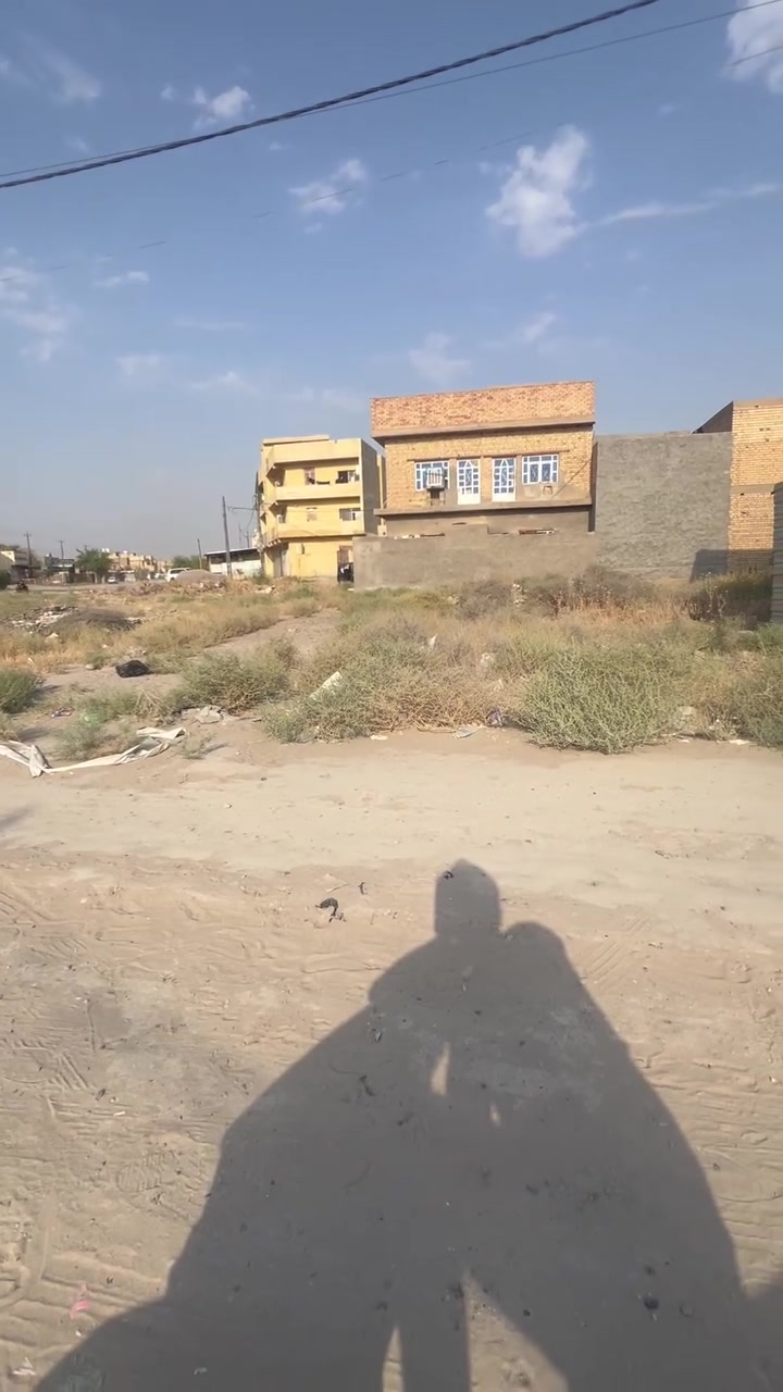 سلام عليكم قطعه 300 متر منطقت الضباط الجديده صايره عليه شارع 20 متر الوجه 15 ونزال 20 سعر خاص 
***********
