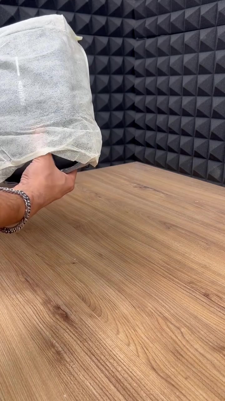 ***********
