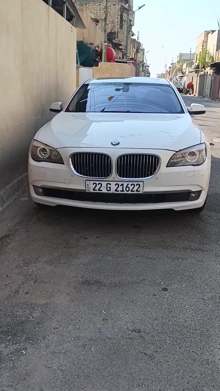 BMW f02 730li 2012
السعر 175 ورقة . السيارة بسمي . 
مواصفاته .. كاميرات 360
خمس بردات 
ابواب شفط . بلوتوث. اوكس . 
***********
