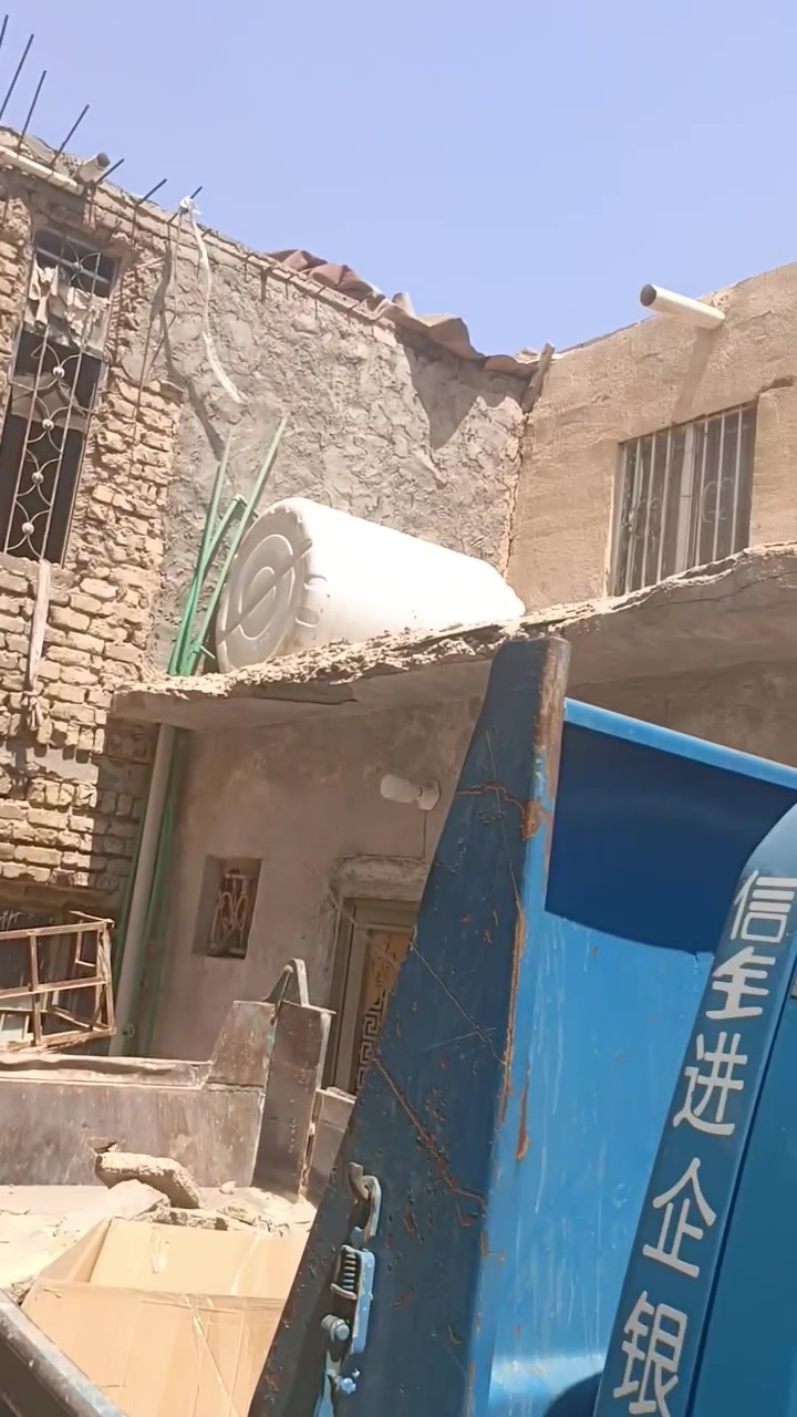 سلام عليكم مستعدين عمل بناء ترميم فرشي سيراميك كرسته وعمل او بس عمل @***********
