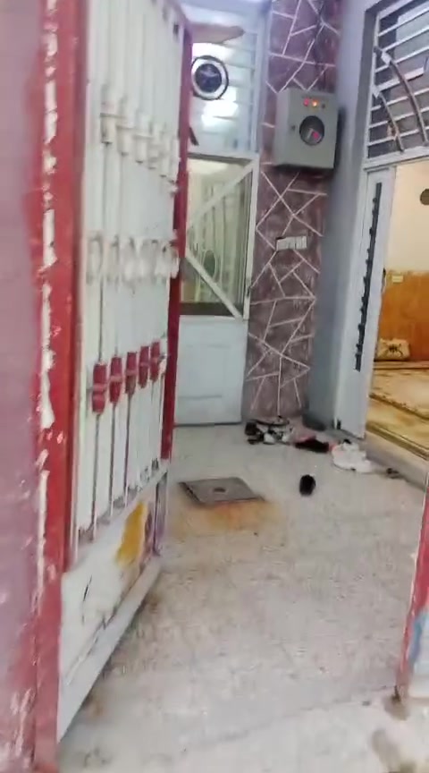 سلام عليكم لدينا بيت للبيع في كربلاء البوبيات حي سومر المساحة ١٢٠متر البناء طابوك كافت الخدمات يبعد عن الامام الحسين اربعه كيلو صنف العقار طابو زراعي قرار محكمة الهاتف ***********
