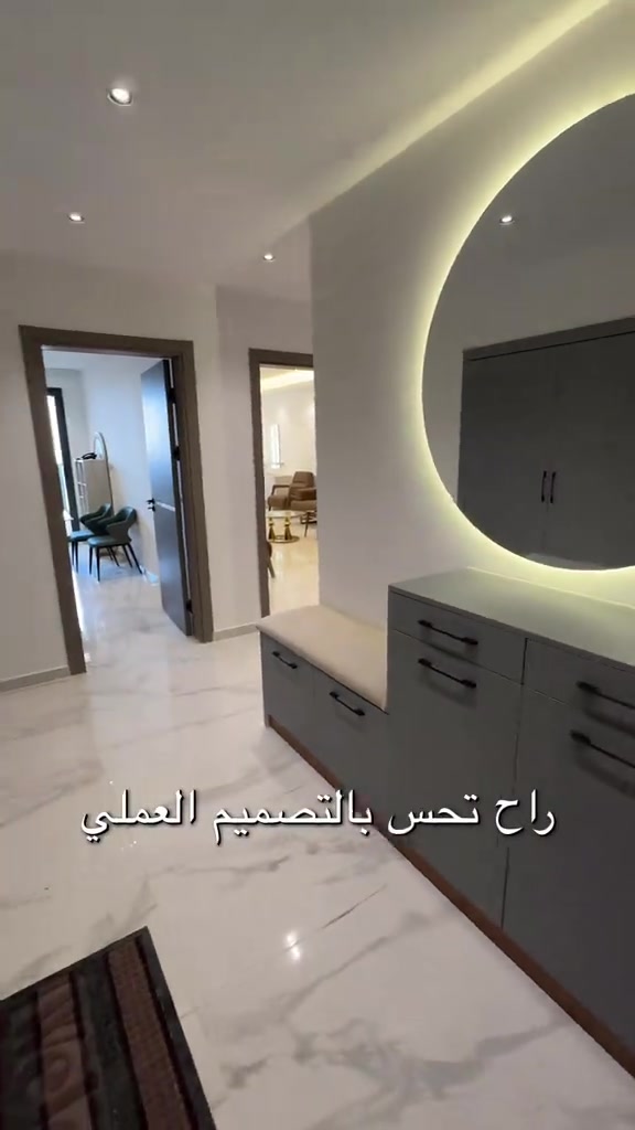 🎥 تفاصيل شقة مؤثثة للإيجار في مجمع النسيم السكني 🏡✨ شقة راقية ومتكاملة، مناسبة للعائلة وتفاصيلها تستحق المشاهدة للنهاية 👌 ▫️ 4 غرف نوم ▫️ 3 حمامات ▫️  ولوندري ▫️ مطبخ وبالكون  ▫️ صالة واسعة ▫️ هول داخلي ▫️ تأثيث راقٍ وجاهز للسكن 📍 مجمع النسيم السكني شوف التفاصيل بالفيديو واحكم بنفسك ✨ 📩 للاستفسار والحجز تواصل الان….. *  قسم البيع:  ***********  * قسم الإيجار: *********** #مجمع_النسيم #شقق_للايجار #شقة_مؤثثة #عقارات_بغداد #بوابة_كلكامش_العقارية
