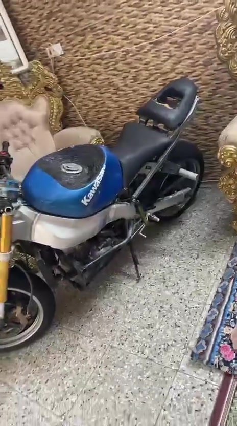 السلام عليكم كاوسكي 2004 دراجه سايز10 دراجه تجي تحميها نكره بيها دركه وستيرن رايزوما فلتر شوته رياضي  ودبل بنكه دراجه كلشي مناقصها السعر 20 وبيها مجال او مراوس ب تي ماكس 11 رقم ***********
