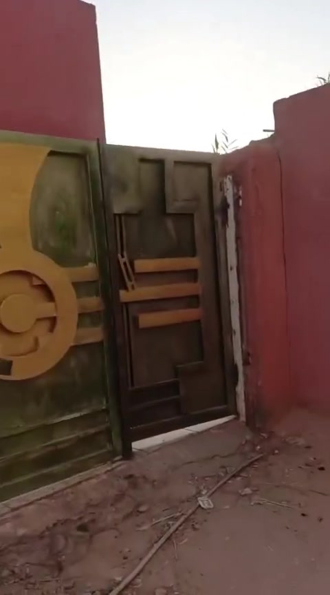 السلام عليكم بيت للبيع في كربلاء وراالحر شارع الوريات التبيط الجديد مساحته 150متر قرب اسواق علاوي يبعد عن الشارع بيتين بس مع الاثاث لمعرفه التفاصيل للاتصال ع هذا الرقم ***********بي واتساب سعره 70وبي مجال
