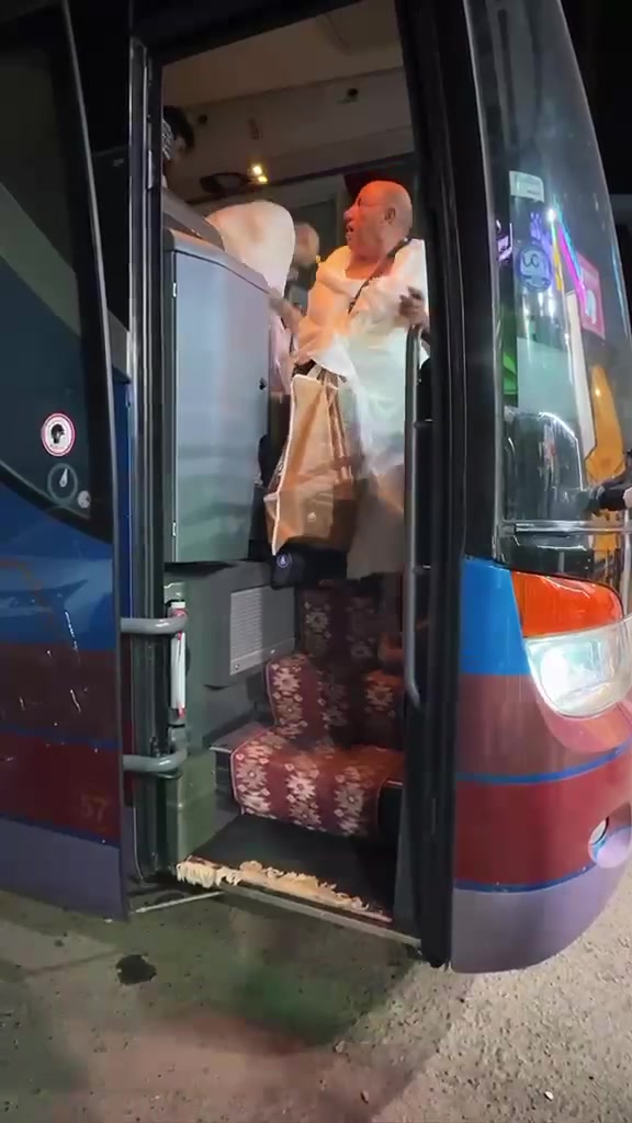 🕋 وصول قافلة جديدة من معتمرينا إلى مكة المكرمة 🤍
نسأل الله لهم عمرةً مقبولة وسعيًا مشكورًا، ونسعد بخدمتهم في رحلتهم المباركة 🌙✨

