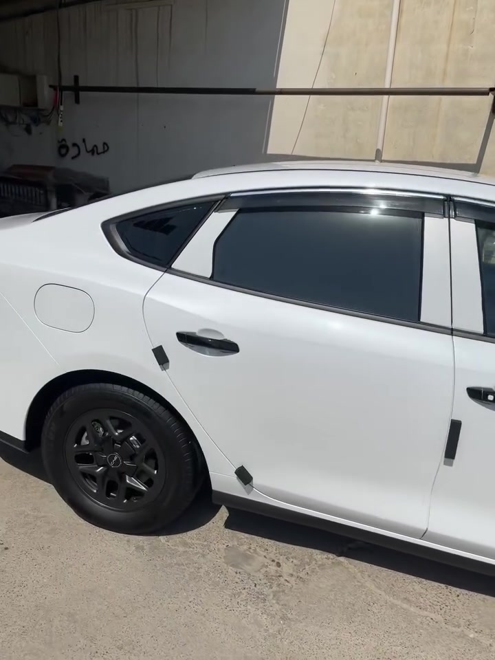 السلام عليكم للبيع byd سيل 5
بصمه تشغيل كارت دخول 

كشنات جلد ابيض 

شاشه كامرا قطعتين تبريد 

وباقي المواصفات المعروفه 

كفاله عامه من البارد والصبغ 

لاستفسار :***********
