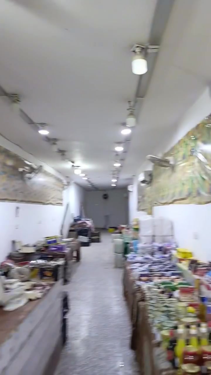 محل للبيع المساحه 100 متر
المحل على شارع عام بناء 2022 مسلح
العنوان بغداد الامين الثانيه قرب الشبكه الكهرباء 
السعر 50 مليون المحل كان غذائية جمله ومفرد شغل 
وكان علوة ايضآ شغل خير من الله الگاع واقع حال 
للتواصل رقم الهاتف *********** واتساب
