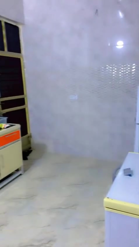 سلام عليكم بيت تجاوز للبيع في زعفرانيه شارع معهد خدمات كامله مي كهرباء مجاري تبليط موقعه ممتاز بنص بيوت طابو غرفتين وصوله مطبخ وصحيات وطرمه وحديقه 100 الاستفسار اتصل واتساب ***********

نص مكتوب في الصور:
- باب صاله الخارجي
- باب مطبخ الخارجي