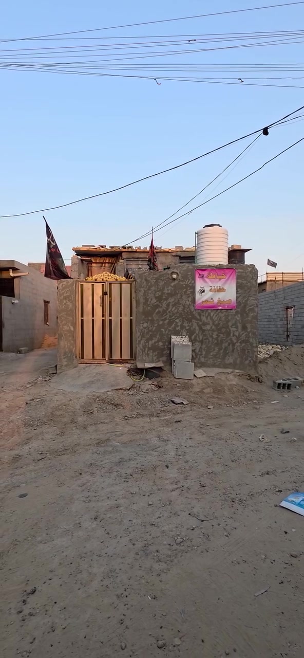 بيت للبيع المساحة ١٠٠م طابو زراعي سبع قصور شارع المشروع بكاع المسيح جميع الخدمات متوفره السعر 27 وبي مجال للإستفسار يرجى مراجعة الدلاليه الأمير عنوان دلاليه شارع ابو علي مقابيل المدرسة الأهلية ***********
