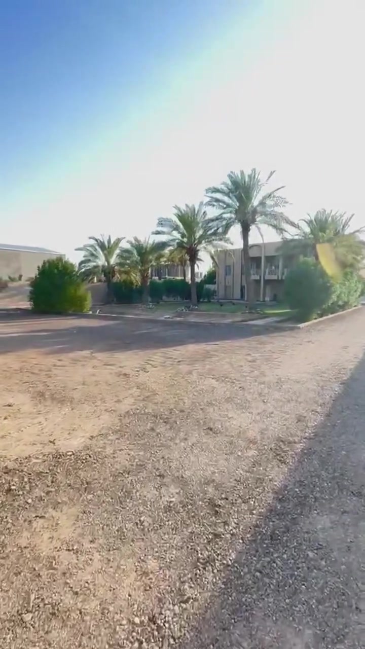 السلام عليكم ورحمة الله 
من رخصة الادمن المحترم
بيت في منطقة الشيحة قرب تقاطع فريح عل شارع العام
مساحة الأرض 3 دونم مساحة البيت650 متر 
يتكون من مطبخ 2 وديوان و6 غٌرفِّ سويت 
البيت طابو سند25 البيت بأسم الوالد
للاستفسار *********** واتساب
اتصال هاتفي أو واتساب
