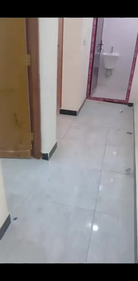 شقة للايجار مساحة ١٠٠متر مربع ط ٢ دورة حي دجلة سكني قرب ماركت لارين السعر ٤٠٠الف ٢نوم ومطبخ واستقبال وصحيات للاستفسار اتصال فقط ***********
