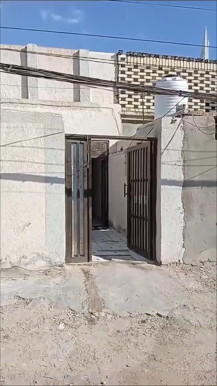 بيت للبيع في كربلاء الأمن الداخلي  نظيف ومرتب بناء مسلح مستعجل على البيع يبعد عن الشارع دقايق  مساحه البيت 102 قطاع 21   السعر ٧٥وبي مجال للشراي ناشري احنه أكثر من كروب ودلالين لاستفسار الاتصال على الرقم مباشره من صاحب البيت  ورقم ‏ *********** ‏ اسيا  ورقم الاثير ‏ *********** ‏
