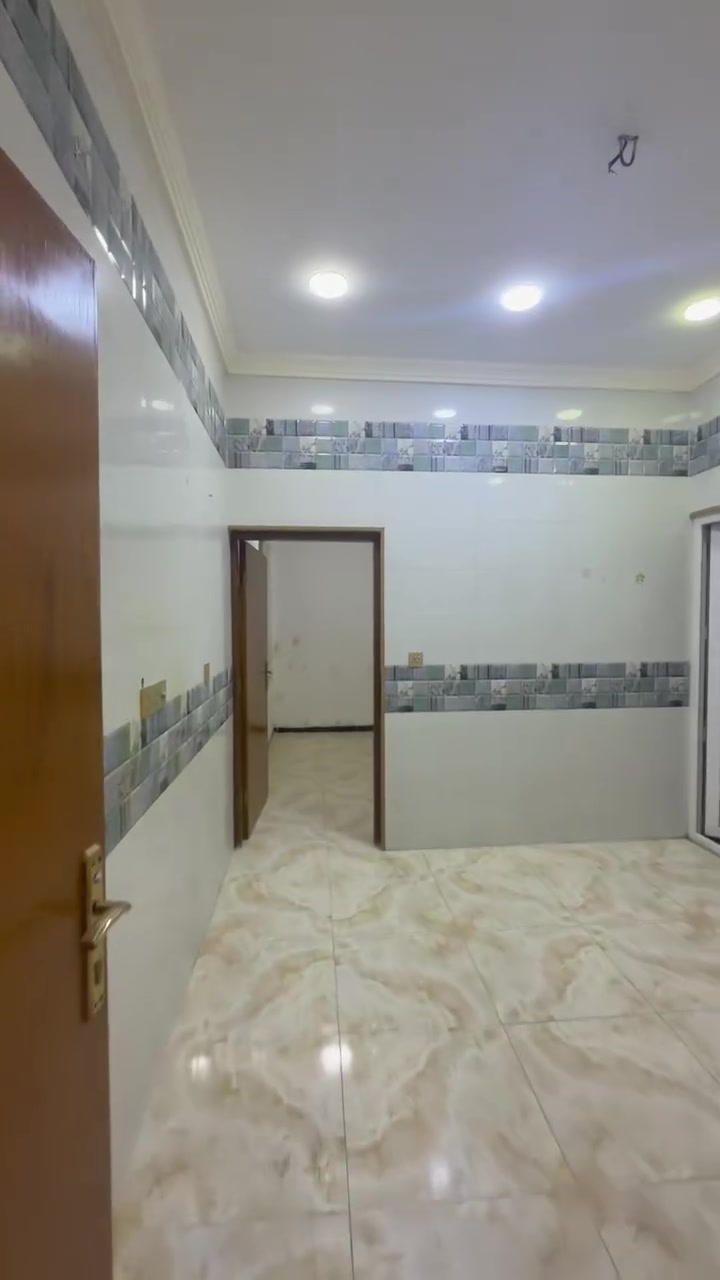 مشتمل طابق اول معزول للأيجار في صليخ يحتوي على استقبال ومطبخ وخدمات وغرفه نوم للأستفسار ***********
