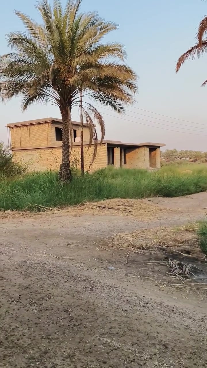 السلام عليكم
يوجد أربعه دوانم ملك طابو صرف 
الوجه78 
والنزال138
تريد دونم أو دونمين حسب الطلب 
 مكانه بغداد المدائن قرب شارع سيد علي 
خدمات كاملة من ماء وكهرباء الاستفسار أكثر اتصل على***********
