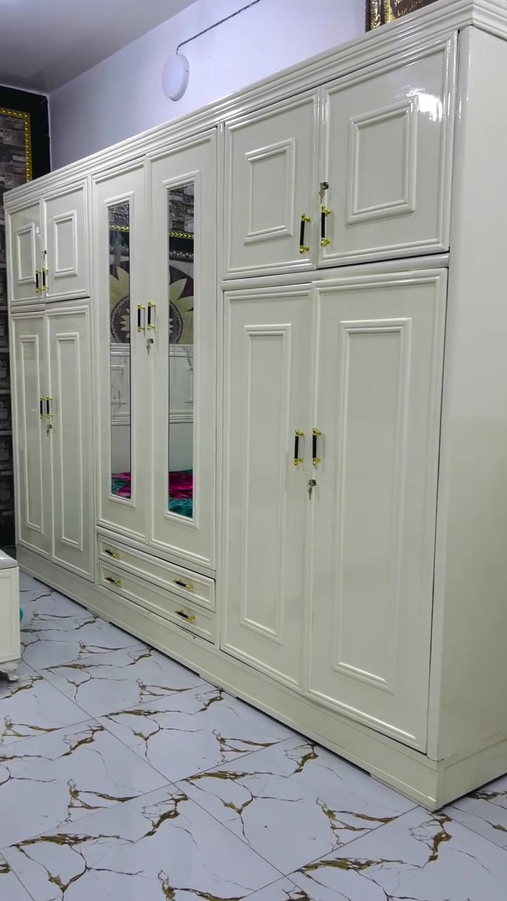 سلام عليكم يوجد
غرف
نوم لون ابيض
جديدة ما مستخدمة صبغ حراري 
نضافة 100/100 سعر مليون و300 وبي مجال لتعامل  لتصال ‭***********‬
