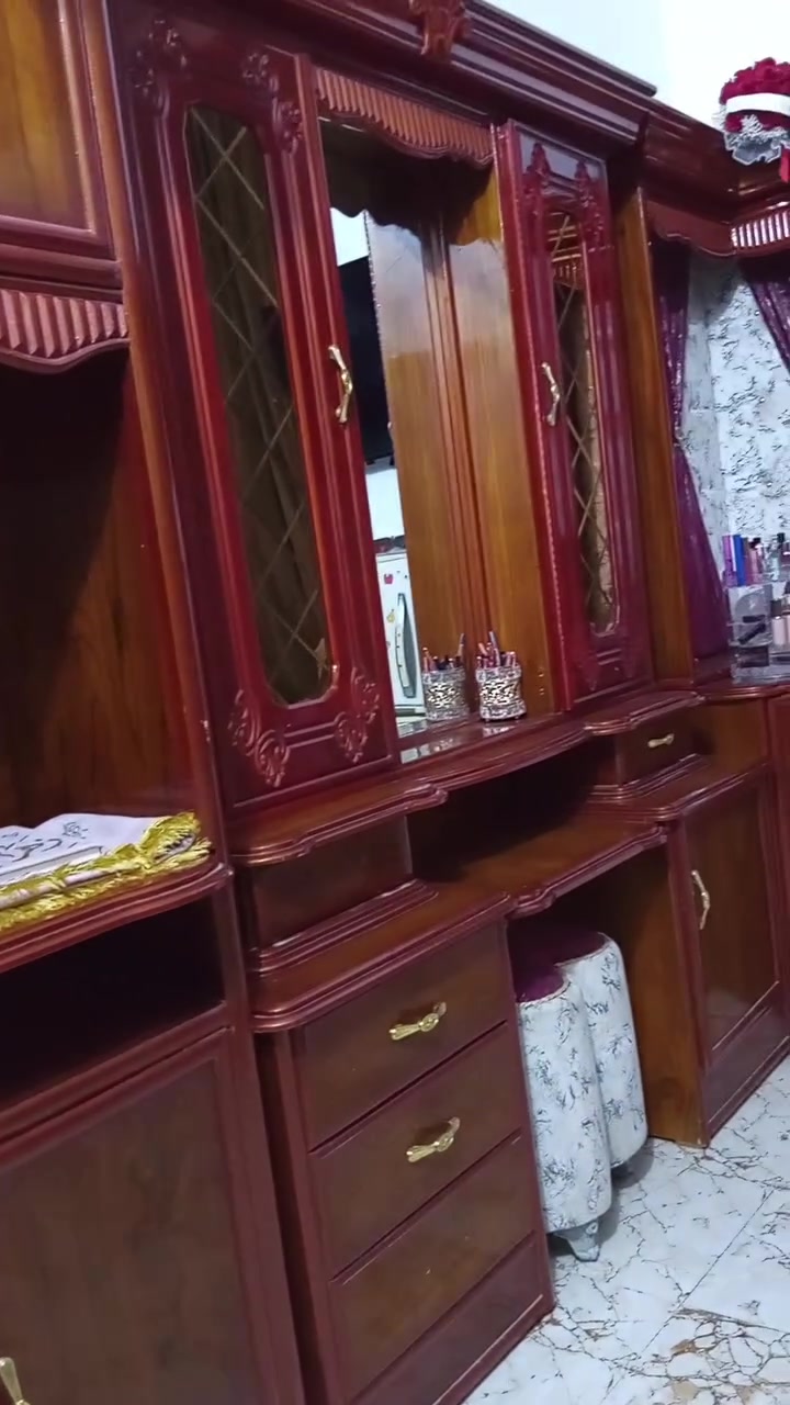 سلام عليكم هكو غرفه لبيع سعر مليونين وربع وبيه مجال 
رقم ***********

