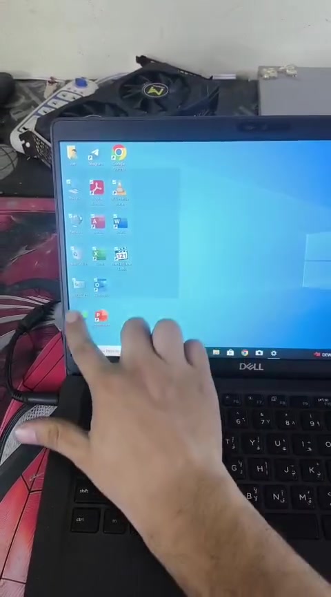 ديل لاتيتيود ٥٤٠٠ • i5 جيل ٨ • شاشة لمس