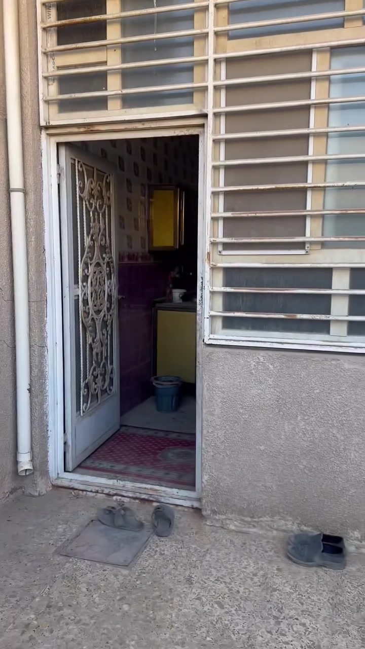سلام عليكم بيت 200زراعي شارع مطار شارع سبيس بناء 2019صب كونكريت طابوك نهروان 
بيت بناه متعوب عليه رقم الهاتف***********
