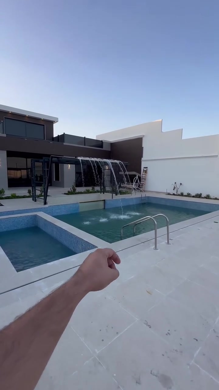 فيلا فاخرة للبيع في #المكاسب 🏡✨

الموقع المكاسب خلف شارع الفلل عرض الشارع 20متر 

فيلا مميزة على مساحة نصف دونم وبواجهة 20 متر، تجمع بين الفخامة والمساحات الواسعة:

• 3غرف نوم ماستر 🛏️
• حديقة خارجية بمساحة كبيرة 🌿
• صالة رجالية
• صالة بالطابق الثاني
• نظام صوت داخلي وخارجي 🔊
• تصميم راقٍ ومساحات واسعة ومتكاملة

📞 للاستفسار والتفاصيل:
***********
***********
