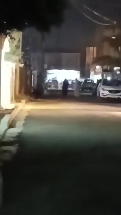 بيت ملك صرف للبيع مكانه بغداد المحمودية حي ١٧
مساحه ١٣٠م حي ١٧منطقه منطقة راقية معروفة في المحمودية وقريبة على تقاطع حي١٧￼ اتريد قطعة￼￼ اتريد بيت احنا انبيعك￼ سعر قطعه سعر المتر المتر ٨٧٥الف 
وب مجال وبي مجال لشراي
مكتب الخالدي ابو يزن موبايل *********** أثير WhatsApp *********** كورك ***********
