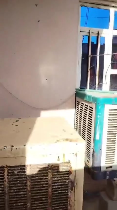 بيت للبيع بغداد المعامل الباوية شارع معمل الثلج بدربونة وعلى شارع الجامع الزهراء مساحة 150 طابو صرف زراعي مكاتبه  سعر 45 وبي مجال غرفتين وصاله كبيره واستقبال ومطبخ السطح شتايكر اي ستفسار ***********
