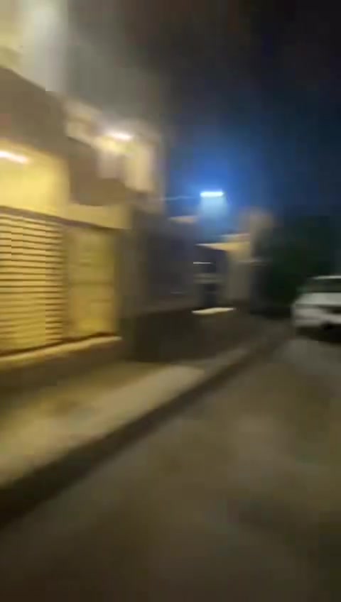 السلام عليكم 150 متر طابق ثاتي للايجار حي الحسين مربع الذهبي باقي تفاصيل واضحه بالفيديو 
السعر 650 الف غير قابل لتفاوض 
الاستفسار ***********
