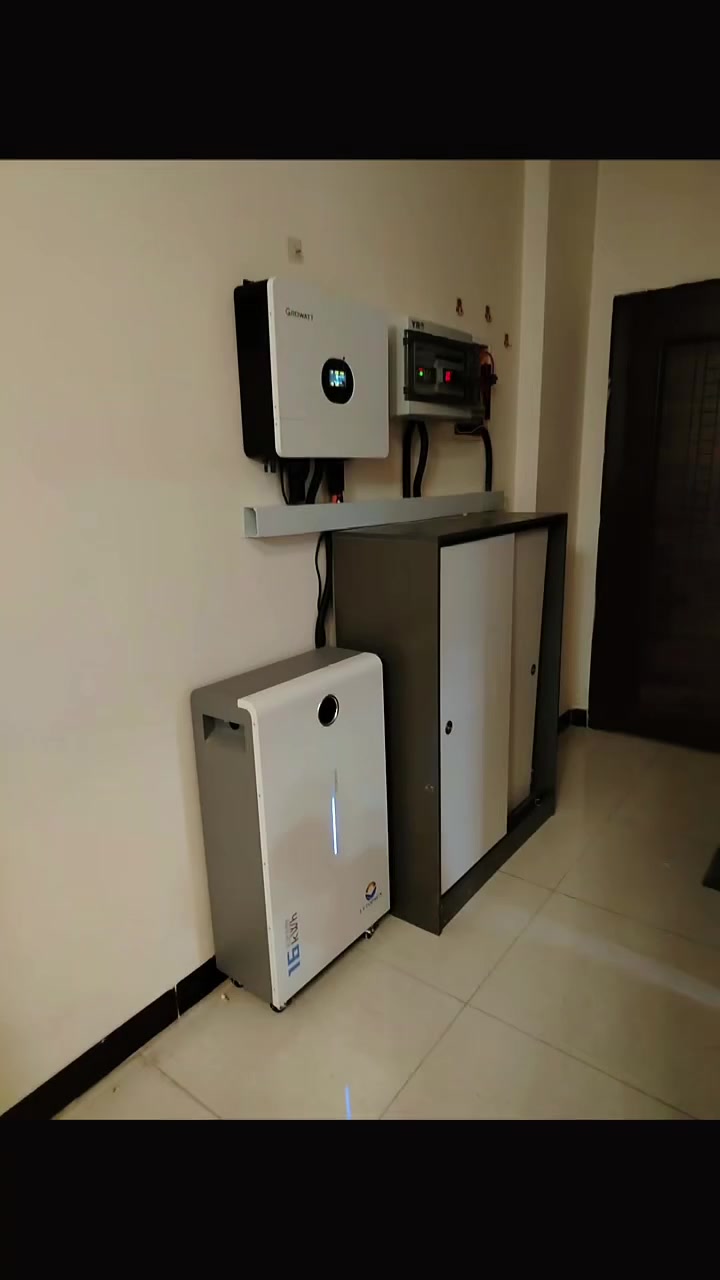 ☀️ حل الطاقة للمجمعات السكنية 🔋
تم اليوم نصب منظومة 16 أمبير في مجمع ديوان الرقابة المالية.
بما أن المجمعات السكنية والشقق السكنية ما تگدر تشد وتثبت ألواح شمسية، شركة أرض الرواند وفّرت الحل المناسب إلهم ⚡️
🔹 انفيرتر GROWATT 6KW
🔹 بطارية LVTOPSUN IP65
🔹 ضمان 10 سنوات
🔹 بورد حماية من ماركة EURO
🔹 ATS تحويل + بارد منفصل
💡 المجمعات السكنية والشقق السكنية إلها حلول… وأرض الرواند تلكالك الحل المناسب.
📍 بغداد – شارع الصناعة – فلكة رئاسة الجامعة التكنولوجية
📞 ***********
شركة أرض الرواند للطاقة الشمسية
