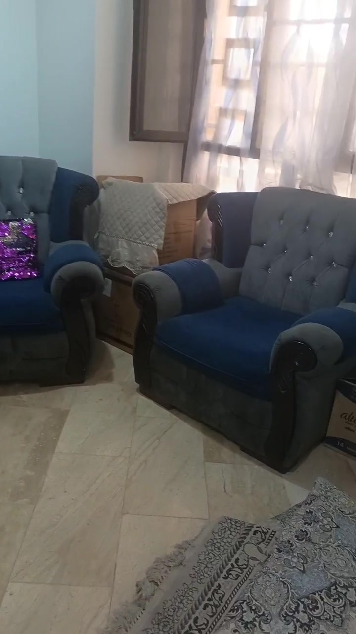 عندي تخم ٧مقاعد قديفة لونين  نظيف سعره ٢٥٠ ألف