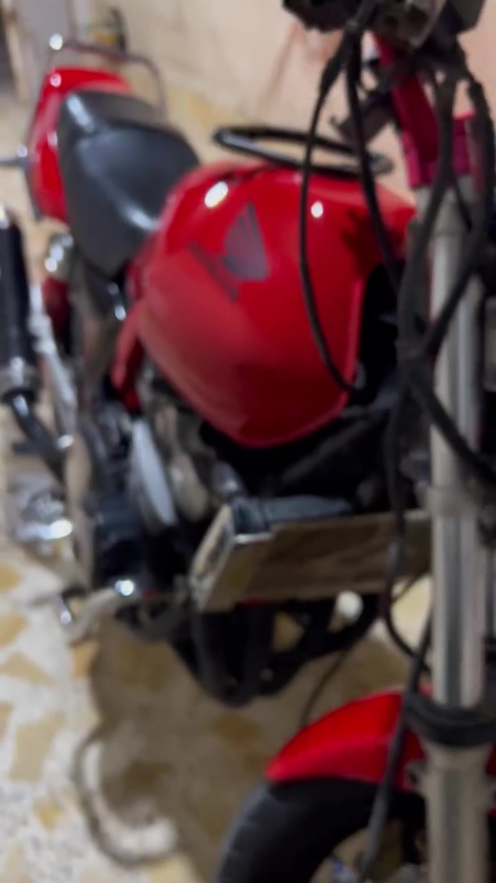 السلام عليكم
Honda super four cb400 (S)رقم ميسان انكليزي تحويل مباشر  
جيل اول 16 ولف اول ثاني ثالث بطناش دراجه تشك الكاع
مكينه كفاله عامه برغي نقص مابيها الدراجه لون احمر 
دراجه مصروف عليها قيامه ودراجه مكفوله وجديده لا تقارنها بالراكضات صايره عليه ب28 ولله العظيم
باتري جديد
دسكات جدد
تايرات جدد 
دبلات جدد
كلجات اصليه وكاله
بلكات جدد اصلي ابو البوشه عباس بانده
درع تانكي هوندا
قبضات ستيرن هوندا 
درع راديتر نيكل حفر هوندا سيبي 400
ماي زيتي
فان دگمه
دبل اشاره
كيج بانزين شغال
فچوچ بريمبو امامي اصلي اصلي تزويد يابان 
عينه جديده اصليه
اكزوز يوشي ميره طويل كاربون اصلي رياضي وكاتم الكاتم مالته تصير خرسه والرياضي مالته مرتب مو هوسه صوت طرب
كابريتر بيها حشوه جديده اصليه وكاله ومقسمه وجاهزه
صرف ماكو حماوه تنساها معدل شد سحب خير من الله
لايت زنون
بك لايت ليد
اشاير ليد وسكن بومه اشاره لكزز
دراجه بلاديه حساس ستان حساس كلج حساسات بريك حساس بوش كله شغال ما ملغي بيها اي شي
هورن سيدان اصلي
ستيرن رياضي قطعتين العريض 
درع خلفي ودروعه مكينه بلاديه ودرع دبل امامي اصلي 
دراجه ما ملغي بيها ايشي وكلها شغاله وبحاله الوكاله وكفاله عامه وجاهزه من كلشي تشغل وتطلع وين متريد وتحويل مباشر مباشر  بانزين كله محسن دهن كله اصلي تبديله ب50 تصير وفلتر كله امريكي 
سعرها 25 ورقه وبيها مجال شي بسيط كلش مكانها ميسان العماره مركز المدينه ***********
