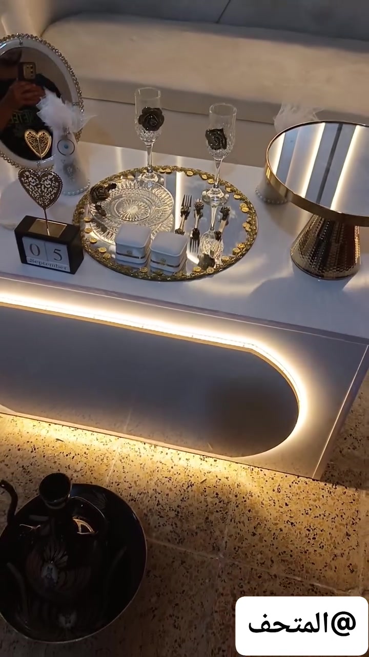 المتحف 🏛️
لأن ليلتكم تستحق أن تكون استثنائية، نقدم لكم أرقى تصاميم كوشات الأعراس المصممة خصيصاً لتجعل يومكم الكبير ذكري لا تُنسى بأدق التفاصيل والجمال.
✨ ما نقدمه لكم:
تصاميم عصرية وكلاسيكية تناسب جميع القاعات والذواق.
إضاءة وتنسيق متكامل يبرز فخامة الحفل.
خدمة تركيب احترافية ودقيقة في الموعد.
📍 العنوان: الحلة
📞 للحجز والاستفسار: ***********
