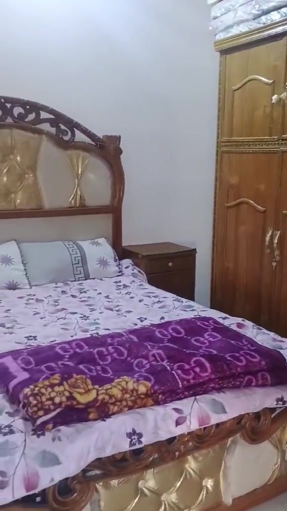 السلام عليكم اخوان غرفه للبيع جديده مامستخدمه هوايه الله شاهد غرفه احله من الصوره سعره ٦٥٠ وبيه مجال بغداد النهروان  *********** واتساب
