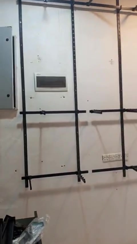 محل ملابس • جاهز للعمل • مقابل معهد دجلة