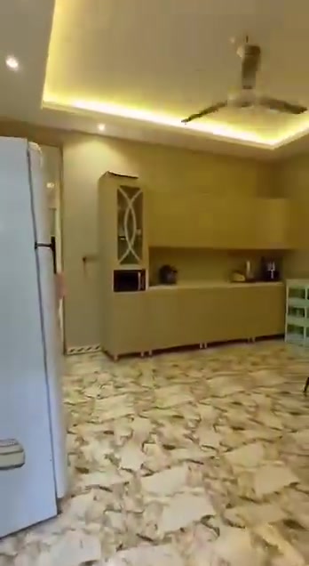 بيت زراعي جنس العقار بستنه المساحة 162 م2 واجهه 6.25م نزال 26م طابقين كونكريت مسلح الطابق الارضي يحتوي على مطبخ حار بارد استقبال صالة جلوس غرفة نوم نظام سويت الطابق الاول غرفتين نوم واحده بنظام سويت مع صاله البيت جديد بدون نقص وجاهز للسكن مع حديقةخارجيةومسقف سيارة العنوان بداية حي الفرات خلف جامع الامام المهدي 3 بيت عن الشارع العام ويقع على ساحة مقابله لمنطقة المتميزين للاستفسار الاتصال على الارقام ***********
*********** جواد الجنابي ابو حيدر
