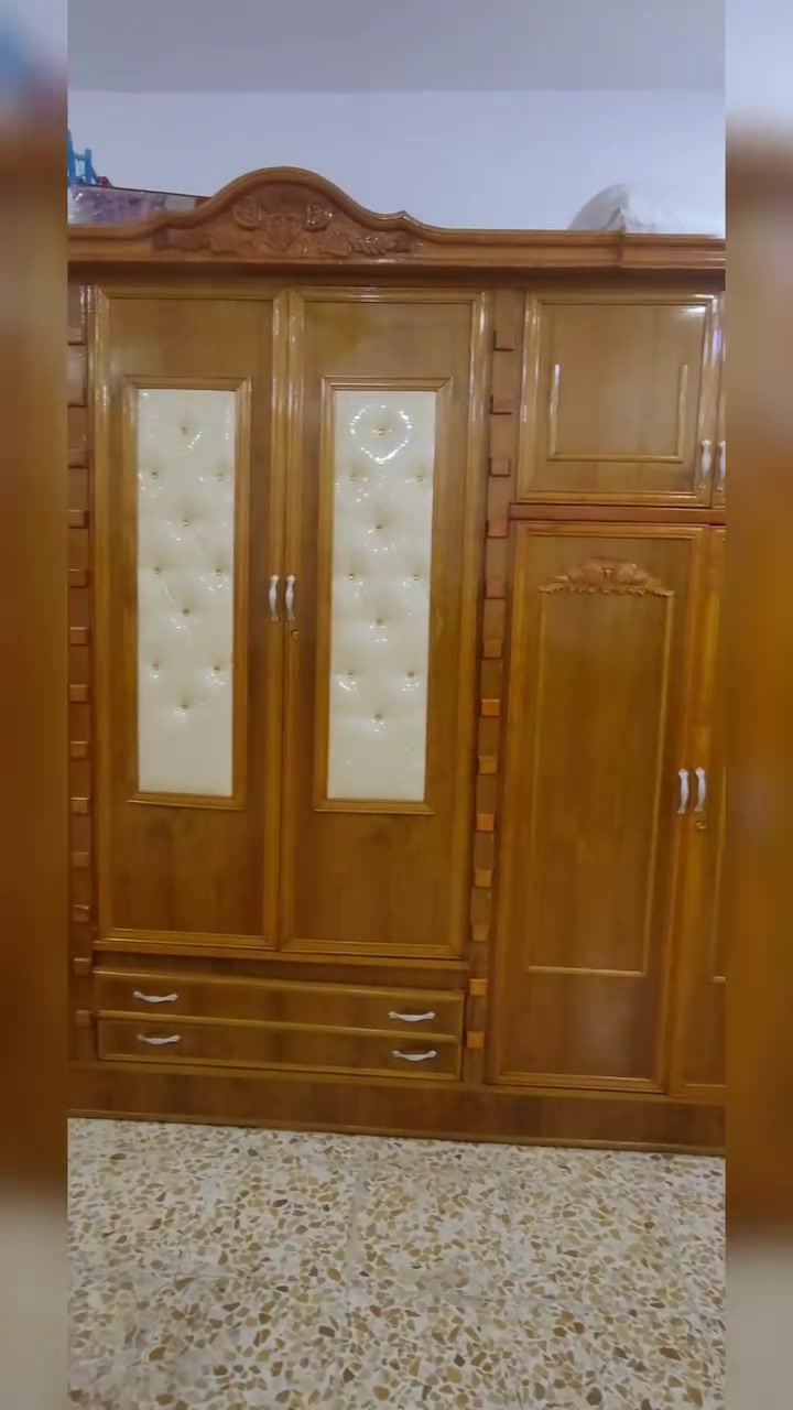 سلام عليكم غرفة اخشاب تزكام درجة أولى  قبل أشهر جبتها الله شاهد مليونين اوربع السعر المطلوب مليون وسبعمية 
***********
