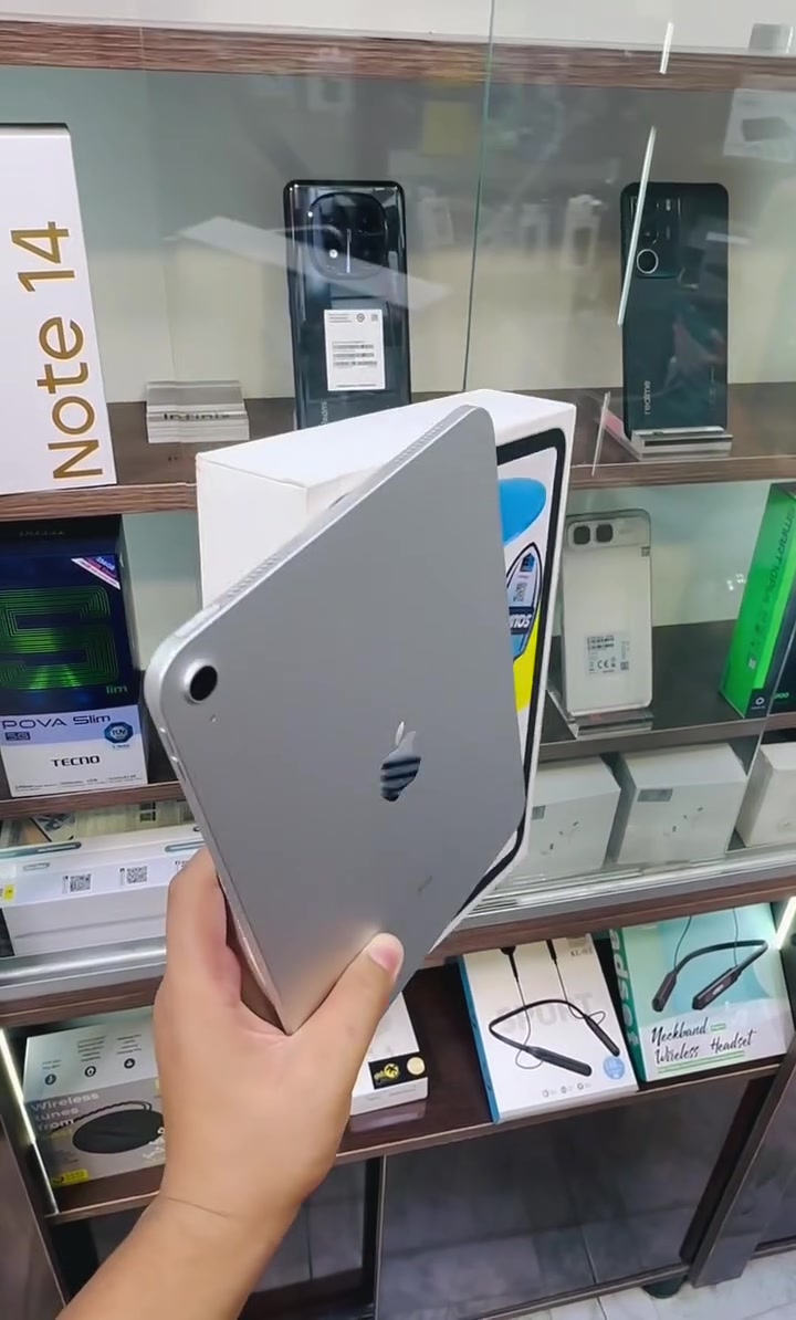 ايباد 10 الجيل العاشر نظافة 100‎%‎ بطارية 90 ‎%‎ ذاكرة 64 السعر 350 الف 🔥
_______________________________
‏Your iPhone Store | متجرك للآيفون 📱
✨ أحدث أجهزة الآيفون (جديد ومستخدم نظيف)
✅ ضمان حقيقي وفحص دقيق
  {توصيل لكافة المحافظات]
ملاحظة / يوجد بيع على الاقصاد المريح لحاملي بطاقة ماستر كارد 
العنوان / الفرع الأول - الديوانية - قضاء البدير    / الفرع الثاني - النجف - شارع نصر مهندسين - قرب طريق الجنة 
👇 للطلب والاستفسار تواصل معنا دايركت
واتساب - ***********
