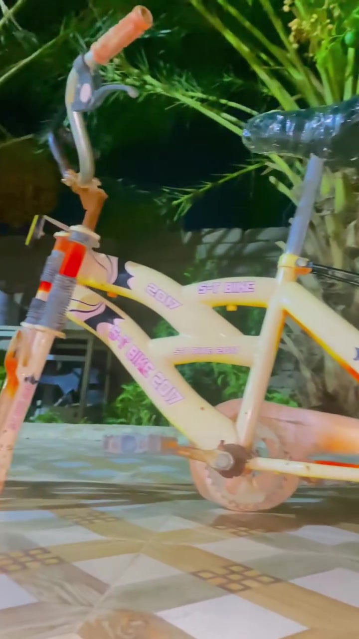 سلام عليكم
باسكلات ثنين للبيع🚲
الباسكل الازك حجم ٢٦نضيف وغراضه كامله وياه بس الركبه مالته طاكه وسعره ٨٠وبي مجال||| ولباسكل الثاني زغير ماعرف حجمه نضافته٧٠٪؜ عوزه بس تواير وزنجيل سعره٣٠وبي مجال للشرايه فقط يتواصل وياي واتساب***********
