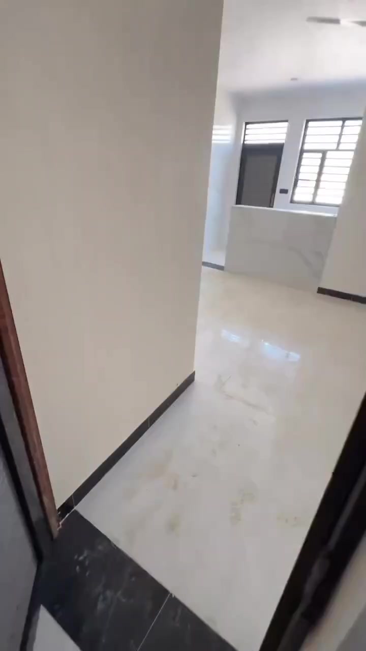 🏠✨ شقق للإيجار – بناء جديد وحديث ✨🏠

📍 الموقع: نزلت الشهداء
منطقة سكنية هادئة، شوارع مبلطة وأرصفة، وقريبة من الخصيمة وعرصات حيدر وحجي هندي.

🏡 عدد الشقق: 2
🔹 كل شقة منفصلة بالكامل
🔹 درج خاص لكل شقة
🔹 غرفتان نوم
🔹 صالة كبيرة
🔹 مطبخ بارد + حار
🔹 بيتونة
🔹 سطح كبير
🔹 بناء جديد وحديث
🔹 غير مسكون سابقاً
🔹 جاهزة للسكن
💧 ماء وكهرباء متوفرة

⚠️ شرط الإيجار:
المستأجر يكون نظيف ومحافظ على الشقة من جميع النواحي.

📩 للاستفسار والحجز والتفاصيل، راسلونا.
***********
