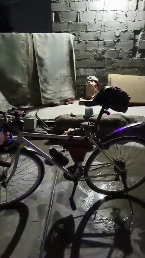 من رخصة الادمن

🔥 للبيع بايسكل C700 — جديد بالة 🚲

🤍 اللون: أبيض
⚙️ عدد السرعات: 7 سرعات
🛞 مقاس الإطارات: 26
💡 إشارة خلفية متغيرة الأوضاع
🌈 مازد أمامي متغير الألوان

✨ الحالة: جديد بالة، نظيف وما مستخدم إلا قليل/للتجربة [إذا كان هذا دقيقًا]، وجاهز للركوب.

🔥 شكله أنيق ورياضي، ومجهز بإضاءة أمامية وخلفية مميزة.

📍 الموقع: [بغداد البياع]
📩 للجادين مراسلة خاص
او واتساب***********

نقص جوب امامي فقط
